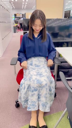 Yuka Aiuchi Instagram - トワル・ド・ジュイってご存知ですか？
最近、流行りの柄のようですね。今日は片渕アナのスカートがトワル・ド・ジュイ柄で、話題に🌸
解説してもらいました。

#トワルドジュイ
#モーサテ 
#片渕茜