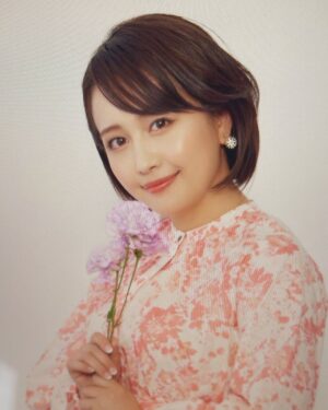 Yuka Aiuchi Instagram - 🌸テレビ東京🌸
🌸女性アナウンサーカレンダー2023🌸

🌸11月26日発売予定🌸
テレ東本舗。HPから、ご予約できます。

おそらく私は、今回が最後のカレンダー参加になります☺️🌸✨✨（気がつけば最年長でして😂）
ぜひたくさんの方々にお手にとっていただけますと幸いです。

#テレビ東京女性アナウンサーカレンダー2023