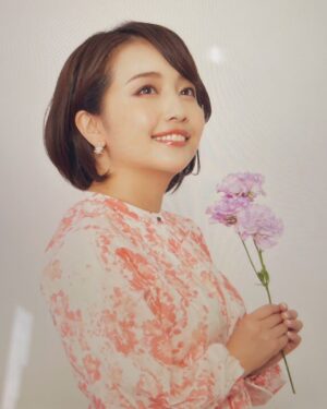 Yuka Aiuchi Instagram - 🌸テレビ東京🌸
🌸女性アナウンサーカレンダー2023🌸

🌸11月26日発売予定🌸
テレ東本舗。HPから、ご予約できます。

おそらく私は、今回が最後のカレンダー参加になります☺️🌸✨✨（気がつけば最年長でして😂）
ぜひたくさんの方々にお手にとっていただけますと幸いです。

#テレビ東京女性アナウンサーカレンダー2023