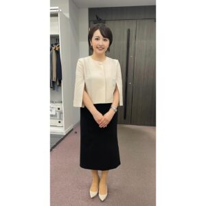 Yuka Aiuchi Instagram - 新年度、あっという間に明日から4週目です。

jacket #lanvincollection
skirt  #lanvincollection