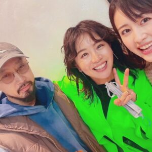 Yuka Aiuchi Instagram - まさかのまさか。
とあるカフェでバッタリ！
ず〜っと変わらない大橋さんの弾ける笑顔🌻✨✨空間全体がパァッと明るくなります🥺✨✨
そして笑うと可愛い上出さん。
嬉し過ぎるご縁😍💕

#大橋未歩　さん
#上出遼平　さん