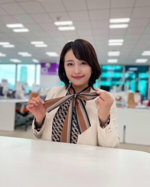Yuka Aiuchi Instagram - 11月も今日で最後ですね。
明日から12月なんて信じられない1年の早さです。
今週もモーサテお疲れさまでした✨

#モーサテ
#モーニングサテライト
#片渕カメラマン
#矢内カメラマン

blouseすべて　#pinkyanddianne