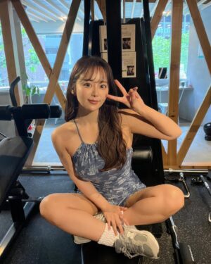 Yuka Iguchi Instagram - 💙🩵💙🩵
『Tarzan 881号』
色んな人から「みたよー！」って声かけてもらえて
とてもとてもとてもうれしいです☺️✨
やはりみんな見ている、Tarzan！
これからもトレーニングがんばるぞ！

ラストオフショットです👶🏻🩵（たぶん）