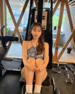 Yuka Iguchi Instagram - 💙🩵💙🩵
『Tarzan 881号』
色んな人から「みたよー！」って声かけてもらえて
とてもとてもとてもうれしいです☺️✨
やはりみんな見ている、Tarzan！
これからもトレーニングがんばるぞ！

ラストオフショットです👶🏻🩵（たぶん）