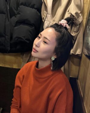 Yuka Masuda Instagram - ＊

めちゃくちゃむかつく顔撮れたんで載せときますね。
叩いていいですよ
2枚目はテコの原理を表現しました。
左手がめちゃくちゃムカつきますが
アートです。

#シュシュは友達の #どっちがシュシュ似合うかゲーム #くだらない時間 #3枚目はハナミズキ流れはじめたから #それ用の顔 #それ用ってなに #ちなみにイントロ