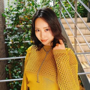 Yuka Masuda Instagram - ＊

ヘアメンテ💓💓

ちょっとトーンダウン。いつもなんとも言えない素敵な色合いにしてくださる！
よこたくさんには長年お世話になってます👶🏻
普段写真撮らないけど、珍しくセットもしていただいたので記念に笑
日常では絶対巻かないので、新鮮でした！！

・
・
・
#hair #haircolor #hairstyle #haircut  #ヘアカラー #ヘアースタイル #美容室 #美容院 #髪質改善 #髪 @yokotakuxx @principe_harajuku