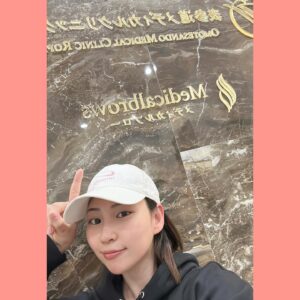 Yuka Masuda Instagram - ＊

先日稽古オフの日に駆け込みメンテナンス❤️‍🔥

今回もお肌つるっつるにしてもらいました！
いつもながらメソナJ←もう何回やったか分からない
と、久々のハイフリニア、ハイドラフェイシャルを🙏🏻
担当ナースの大里さんから入った瞬間から今日も艶々ですね〜とお褒めいただいて嬉しかった🥹
いつもとっても丁寧に施術していただいて心もお肌もリフレッシュされる気持ちです。
施術中にナースのみなさんはいつも何の施術されてるんですかー？とお聞きしたらミラノリピールがおすすめです！と！
ピーリングで皮向けがあるそうなので、時間取れる時にやってみよう☺️

ありがとうございました！

・
・
・
#メソナj #ハイフリニア #ハイドラフェイシャル #美容 #美容マニア #美肌 #美肌ケア #肌ケア #肌荒れ #肌質改善 #ニキビケア #pr