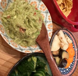 Yuka Masuda Instagram - ＊

昨日は我が家でカニパーティ🦀
大きいカニを4杯も送っていただきました。
捌くの大変だったけど、前回よりコツを掴めて随分早くできました！楽しかった！！そして美味かった！！！
スープは友人がちゃんこ鍋やさんからテイクアウトで持参してきてくれました🥰
至れり尽くせり♡
〆は贅沢にうどんと雑炊で。ｽﾐﾏｾﾝﾃﾞｼﾀ

なんだかバタバタしていてあっという間の年末ですが、大掃除も無事に終わり、清酒とお塩を少し入れた水でくまなく拭き掃除。家中に一年のお礼ができて気持ち新たにスッキリ、いい年越しになりそうです。

仕事おさめまだなので、気を緩めず。
皆さまも良いお年を♡

・
・
・
#カニ鍋 #カニパーティ