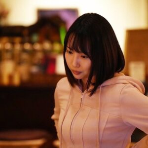 Yuka Masuda Instagram - ＊

無事に初日があきました。

こんなに何度も初日あけてきたのに、なんだかいつもとは違う高揚感があります。
朝にお芝居をするって、こういう感じなんだと身体が新たなリズムを手に入れたようで嬉しいです。
お客さまも朝イチピカピカな脳みそで真っ直ぐ真剣にご観劇いただき、とてもやりやすい温かな空間でした。

一喜一憂する間も無く、明日は9:00〜と11:30〜の2回です。
未知の領域がまた明日に差し迫っていると思うととても興奮します（やめとけ）
11:30はありがたいことに完売ですが、9:00はあと4席あるそうです！飛び込み大歓迎。激しい朝を共に迎えましょう。

一先ず今日は、ありがとうございました！！
明日は文字通りけたたましく朝が早いので（日本語ｵｶｼｲ）
体内時計はまだ昼ですが、寝ます。まじで。

おやすみなさいませ。

良い夢をみたいです。

photo by 鈴木彰紀
たくさん撮っていただいたので全部載せちゃう🌋

#朝劇 #朝日に願え #朝劇三軒茶屋