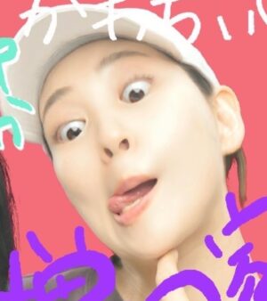 Yuka Masuda Instagram - ＊

舞台が終わって束の間の休息。
幼馴染が韓国から大阪に帰ってくると聞きつけてダッシュで実家に帰省。
みんなにも会えて、節分をゆっくり家族で過ごせました👪

最終日は恒例の3人でラウンドワン🎳
卓球、ダーツ、ビリヤード、ボウリング、カラオケ、コインゲーム、プリクラ（まともな顔なし）全制覇。
気づけば7時間半いました。（学生か）

フルタイムで声が枯れるまで遊んで、帰りはタラコの壊れた歌を3人で聴きながら、大爆笑で帰りました。
豆まきせずとも笑い声で鬼が去った気がします👹

たくさん遊んでリフレッシュできたので、これからお仕事に切り替えて稽古です。
チケットがなんと発売と共に数時間で完売！！？驚きました…増席されたようなのでお早めに！！！

がんばるぞ〜🔥

・
・
・
#ラウンドワン #松田聖子さんの曲で全国1位取れたよ #やったー
#なぜか採点はじめからついてた #なぜたらこの歌を入れたか記憶なし #はじめて出した70点代 #サビ以外何も分からない #三半規管バグりそう #基本的にタラコやってきすぎ #途中のカタカナ何 #投げやりすぎ