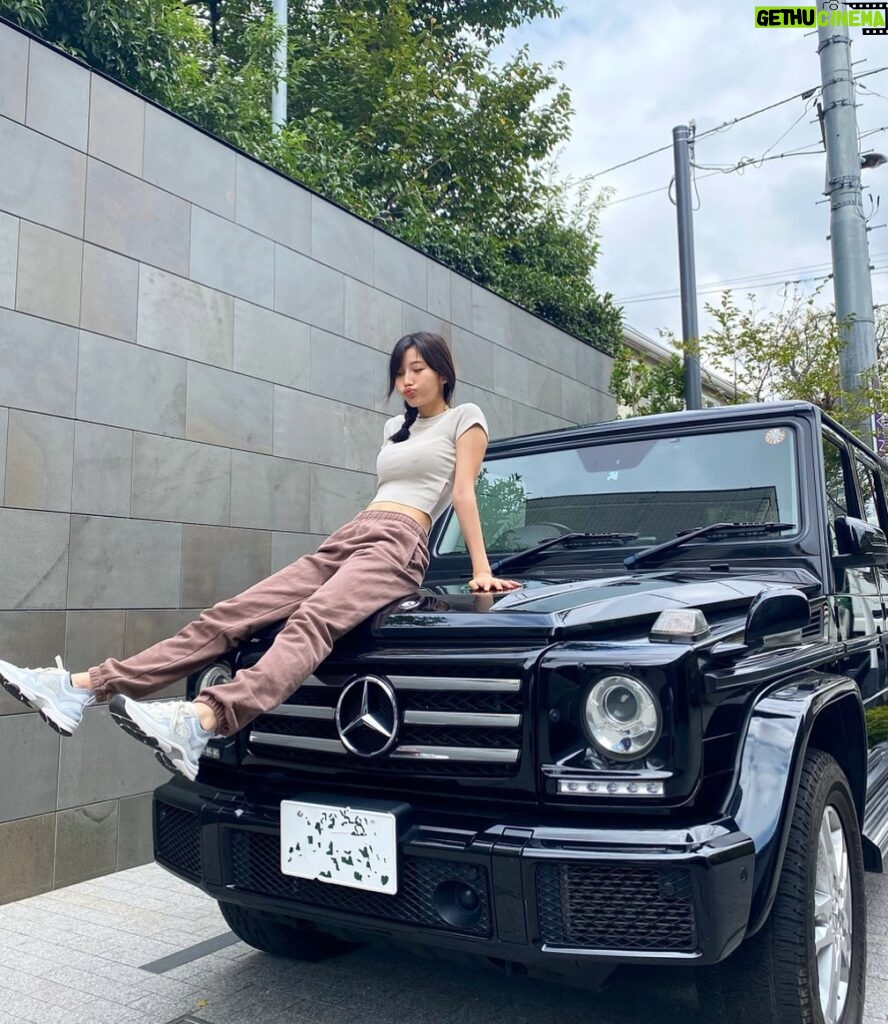 Yuka Ogura Instagram - 免許とってからはや3ヶ月、、 ペーパードライバーにならずに済みました 教習所でてからは初運転 事故せず帰れてよかったです。。 #小倉ゆうか #運転 #3回ぶつけそうになりました 👚KITH 👖KITH 👟CHANEL
