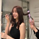 Yuka Ogura Instagram - スキンケアについて 工程ごとに それぞれ1番お気に入り、もしくはよく使うものについて説明🙆‍♀️🙆‍♀️ 1枚目 化粧水 HABAのGローション どんなに肌が弱ってる時に使ってもしみない！！大好き！！ いい意味で余計なものが何も入ってないからパック前の水分補給にもいい。 他のは乾燥した時用のミストとか ちょっと美白ケアしたいなって時にいろいろ お試し中 2枚目 みんな大好きラロッシュポゼのパック 日本で未発売なので紹介するか迷ったけど もう少しで販売される噂があるので一応載せときます 3枚目 美容液 あんまり肌に栄養をいっぱい与えるのは合わないから美容液自体にこだわりは少ないけど CHANELの美容液は使った次の日何となく明るいかも？ってなるので刺激にならないように肌の調子がいい日だけたまに使う 4枚目 クリーム・乳液 ドゥラメールは使うのと使わないのとでは全く違う潤い。 が、量が多いとポツポツとニキビっぽいのができるから薄ーくぬる 乳液はクリームを使うならいらないと思うから ここ3年くらい使ってない 敏感肌で皮膚が薄くて乾燥しやすいけど色々使うとしみちゃうような人にはおすすめのラインナップだよ🫶🏼👍 #スキンケア #投稿主お疲れ