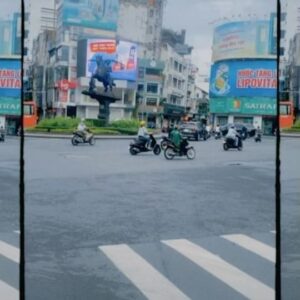 Yukari Taki Instagram - 初ベトナムの旅🇻🇳✈︎
道路を渡るのに一苦労な私
ワンコたちはなんのその
ギリギリを攻める
運転スキルに脱帽なホーチミンの街😳
思い出ちょこちょこ載せてこっ!!

#ベトナム #ホーチミン #旅行 #旅
#Vietnam #HoChiMinh #trip 
#食べ歩きの旅 #たまごっち