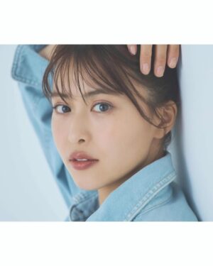 Yuki Mihara Instagram - 妊娠、出産、子育てのこと
熱く語ってください！！！

と、依頼してくださった @yoi_media 

撮影の日は、はじめての子育てが始まってまだ３ヵ月の頃。毎日ぜんぜん違う状況を、心とからだの状態を、このえもいわれぬ感情を、人に届ける言葉にするのはすごく難しかったです。

でも、すごく聞いてほしいし、残したかったからありがたい。
素敵な写真にもこだわってくださった
@yoi_media といつもの三原チームにも
大感謝です。ありがとうございました❣️
このコーディネート天才💞

いまだに自分が「母」って言われてもピンとこないくらい新米ですが。
前後編にわたって赤裸々に話したので、よかったらyoiのwebページからご覧ください。

これはひとりひとり違うことだから、記事の感想も聞きたいしママたちみんなの話も聞きたいくらいです。

yoiの記事はどれも興味深いです💞

styling @masumi_yakuzawa 
hair&make @yuka.kuramoto_hair.make