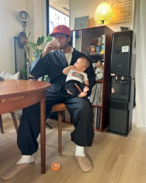 Yuki Mihara Instagram - 8 month 🌟
このときは、この動きは、今しかないんだ🥹すぐ大きくなってしまう🥹と思いながら日々過ごしてます
まだおすわりもできないけど、町中華来たおっさん風(バンボに座ってる)🤣🤣はぁかわい。