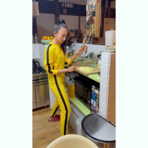 Yuki Mihara Instagram - チャイナパーティー🍜🇨🇳
ただ家で中華料理を作って食べただけなんだけど。
衣装をAmazonで買ったら大盛り上がりした⤴︎
まちょ最高😂😂😂(動画参照)

みなみチャン主導の中華料理めちゃくちゃ美味しかった〜❣️音楽かけて、ジャッキーチェン&少林サッカーをみた⚽️