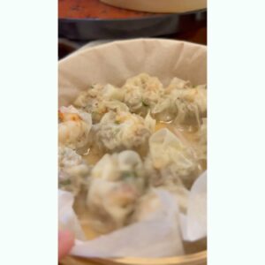 Yuki Mihara Instagram - チャイナパーティー🍜🇨🇳
ただ家で中華料理を作って食べただけなんだけど。
衣装をAmazonで買ったら大盛り上がりした⤴︎
まちょ最高😂😂😂(動画参照)

みなみチャン主導の中華料理めちゃくちゃ美味しかった〜❣️音楽かけて、ジャッキーチェン&少林サッカーをみた⚽️