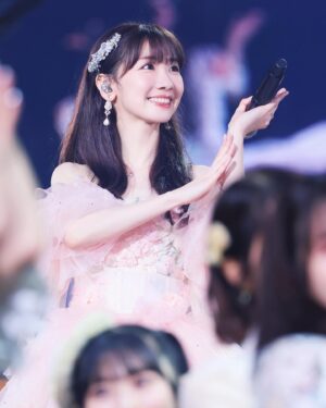 Yuki Kashiwagi Instagram - ♡➸➸➸♡

ファンの皆さんが撮ってくださった
ドレスの写真☺️👗💐