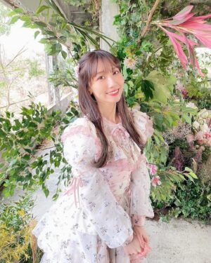 Yuki Kashiwagi Instagram - ⋆⸜ ⚘ ⸝⋆

いよいよ本日3/13！

AKB48 63rdシングル💿
【カラコンウインク】発売日です！☺️🎉

初めての単独センターを
務めさせていただきました！！
そしてわたしが参加する最後のシングルです💐

最後に本当に大好きな1曲がまたできたこと、
嬉しく思います😌🤍

AKB48の公式YouTubeにMVと
DancePracticeもアップされているのでぜひ✨

カラコンウインクがたくさんの方に
聴いていただけますように💐

#AKB48 #カラコンウインク