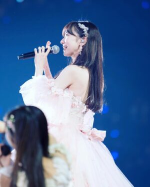 Yuki Kashiwagi Instagram - ♡➸➸➸♡

ファンの皆さんが撮ってくださった
ドレスの写真☺️👗💐