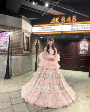 Yuki Kashiwagi Instagram - ༝༚┈❁┈༚༝

昨日4/30をもってAKB48を卒業しました💐

小学生のときにアイドルを好きになって、
中学生でアイドルになって、AKB48に入って、、
本当に幸せな17年間でした😌✨

生まれ変わってもアイドルになりたいし、
絶対にAKB48に入りたいと思えるくらい、
最高なAKB人生でした。

今日からはAKBの肩書きをおろして、、
新しい人生をはじめる気持ちで
日々を楽しみたいと思います🕊️🍀

改めて約17年間！
本当に本当にありがとうございました☺️

#AKB48