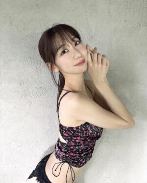 Yuki Kashiwagi Instagram - 昔から反り腰が過ぎるのです🙃