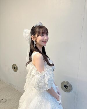 Yuki Kashiwagi Instagram - 🤍 ⸝꙳

卒業コンサートのOP衣装🦢🫧

お姫様みたいな衣装、、🥲🤍
リボンにティアラまで用意してくれました！！

わたしはオサレカンパニーさんが作ってくださる
AKB48の衣装が世界で1番大好き！！！！！！