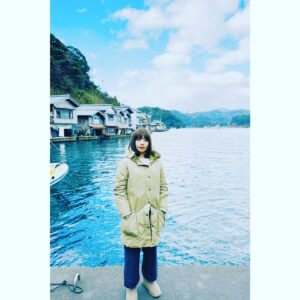 Yuki Sakurai Instagram - 皆様こんにちは

3月25日放送『満天のゴール』（NHK BS4K、21時～）に出演させていただきます。

絶賛撮影中で、既に京都伊根の魅力にメロメロになっています

本当に素敵な場所です。

共演者の加藤シゲアキさん、風吹ジュンさん、柄本明さん、他キャスト、スタッフの皆様と

原作、脚本の世界観を大切に丁寧に作品を作りあげていきたいと思います。

伊根は鰤しゃぶ発祥の地らしいですよ

絶品過ぎて寝ても覚めても鰤しゃぶの事で頭がいっぱいです

すきあらば鰤しゃぶを食べているのでそろそろ鰤になるかもしれません

　　　　　　　　　　　　　　　　　　　　桜井