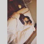 Yuki Sakurai Instagram - 皆様こんばんは ボーイフレンド降臨！第3話、今夜11時より放送です。 雨にも風にも負けず日々楽しく撮影しております すっかり秋ですね 肌寒くなってきましたね という事で 合間に添い寝してみました 皆様良い一日を 　　　　　　　　　　　　　　　　　　　桜井
