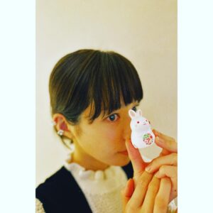 Yuki Sakurai Instagram - 皆様

今年も残すところあと数時間。

今年はたくさん応援をしていただき　

たくさん作品を観ていただき

更新頻度少なめの私のつたないインスタをみてくださり、温かいコメントをいつもありがとうございます。

皆様の温かいお支えを元に来年もしっかり精進して参ります。

お身体ぬくぬくして、穏やかな年末をお過ごしください。

本当にありがとうございました。

桜井は、食べて食べて翠飲んで

明日は寝倒します。

　　　　　　　　　　　　　　　　　　　桜井