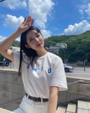 Yukika Teramoto Instagram - 너무 더워서 하얀색 옷만 입게 되네요🥵💗

#mmlg  #エムエムエルジー