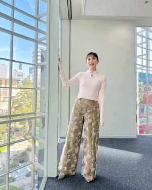 Yukino Yamamoto Instagram - 🦒
衣装です🤵‍♀️

@and_ellecy 
@arc_press 
@lois_crayon_official 
@strawberry_fields_official 
@official_bluegreed 
@ladymade_official 
@tonal_official