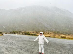 Yukino Yamamoto Instagram - 🇳🇿
今夜９時から、
「奇跡の島国ニュージーランド縦断の大冒険
〜大自然が生んだ奇跡の13個長期間かけて解いてきた〜」

私もナスDと大谷さんといってきました！

暑かったり寒かったり、ピーカンだったり、雪が降ったり。
異常気象ということもあり、
思うようにロケができない日もありましたが、
だからこそ、自然の尊さに触れることができました！

そして、ナスDチームの取材の賜物が
今回もみなさんを魅了すること間違いなしです！！！

絶対にご覧ください☺️

#奇跡の島国ニュージーランド縦断の大冒険