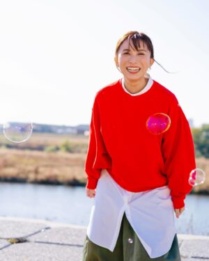 Yukino Yamamoto Instagram - 🦷🦷🦷
赤トレーナーのアザーです🎅🫧

4月6日（土）六本木蔦屋書店さんにて、
サイン本お渡し会をさせていただきます！！

まだ予約受け付けておりますので、
どうぞよろしくお願いいたします🥹
六本木蔦屋書店さんのホームページから
ご予約おねがいします🙇
@roppongi_tsutaya_books 

#ホップステーップピンク
#山本雪乃ができるまで
#感想もお待ちしています🩷