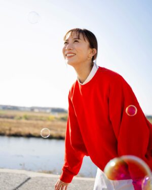 Yukino Yamamoto Instagram - 🦷🦷🦷
赤トレーナーのアザーです🎅🫧

4月6日（土）六本木蔦屋書店さんにて、
サイン本お渡し会をさせていただきます！！

まだ予約受け付けておりますので、
どうぞよろしくお願いいたします🥹
六本木蔦屋書店さんのホームページから
ご予約おねがいします🙇
@roppongi_tsutaya_books 

#ホップステーップピンク
#山本雪乃ができるまで
#感想もお待ちしています🩷