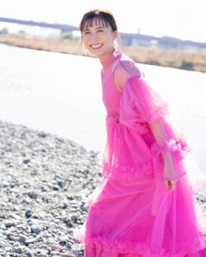 Yukino Yamamoto Instagram - 🌸
本の中の写真のアザー載せます🌸
いつもお世話になっているスタイリストさんが用意してくれた衣装です☺️
これに厚底の白いスニーカーを履きました🤍
本の中でぜひ見てください〜

#ホップステーップピンク
#山本雪乃ができるまで
#発売中です

#4月6日土曜日
#お渡し会
#六本木蔦屋書店 さん
#予約受付中です
