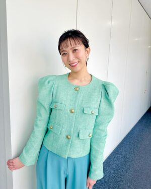 Yukino Yamamoto Instagram - 🌸
今日は紀と草薙と、本屋さんに行きました！
私の本が並んでいるのを一緒に眺めてもらいました☺️
不思議な気持ちです。ありがたいです。

明日から土曜日のグッド!モーニング、はじまります☀️
よろしくお願いいたします😊

#衣装 : @dresslaveofficial 
@sirin_jp
@official_bluegreed 

🍙干しむき海老の炊き込みご飯🦐