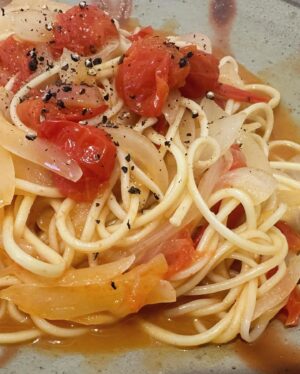 Yukino Yamamoto Instagram - 🌻
衣装とおにぎりと最近家で作ったものです🍝🥟

#衣装 : @apaiserlame_official 
@sirin_jp 
@lois_crayon_official 
@ladymade_official 

🍙牛肉アスパラ🥩
🍙肉巻きニラ結び🥩

明日もよろしくお願いいたします！