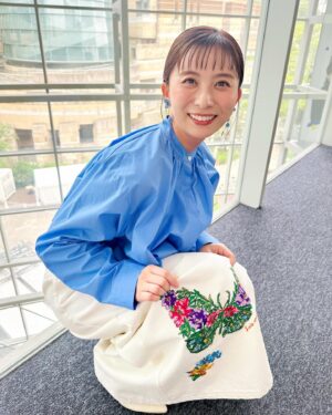 Yukino Yamamoto Instagram - 🦋
おつかれさまです😗

モーニングショーのロケで仲良くなったれんこん農家の市川ファミリー♡
お渡し会にもみんなで来てくれて、
先日はれんこんとたけのこを送ってきてくれました！
たけのこは、いつもアク抜きしてから送ってくれます！
優しい🥹

焼くだけで本当に美味しい日本一のれんこん！
たけのこも最高で、春を味わえました〜🌸
いつもありがとう🫶

私の本にも登場してくれています^ ^
@ichikawa__farm 

衣装 : @lois_crayon_official 
@celford_official 
🍙鯛の味噌漬け🐟