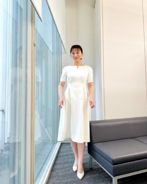 Yukino Yamamoto Instagram - 🦋
おつかれさまです😗

モーニングショーのロケで仲良くなったれんこん農家の市川ファミリー♡
お渡し会にもみんなで来てくれて、
先日はれんこんとたけのこを送ってきてくれました！
たけのこは、いつもアク抜きしてから送ってくれます！
優しい🥹

焼くだけで本当に美味しい日本一のれんこん！
たけのこも最高で、春を味わえました〜🌸
いつもありがとう🫶

私の本にも登場してくれています^ ^
@ichikawa__farm 

衣装 : @lois_crayon_official 
@celford_official 
🍙鯛の味噌漬け🐟
