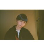 Yukino Kishii Instagram - 松尾スズキさん作演 Bunkamura主催『ふくすけ2024-歌舞伎町黙示録-』 腰が引けるスペシャルなキャストの皆様と。 十二年ぶり四回目の再演です。 ふくすけを演じることになりました。 今回、物語の目線もすこし変わるとのこと。 幕開けは7月東京ミラノ座から。 舞台は歌舞伎町、劇場から出ても歌舞伎町！ 初演が1991年なのでわたしが生まれる前にふくすけを書いたなんて！そして今も先頭にいる、最前にいる、そんな松尾さんの演出を初めて受けます。 わたしは舞台の稽古でであう、演出家のことばが大好きで 演出として全くわかんないけど心意気だけは受け取れることば、詩のようにも聞こえたけど間抜けなことば、 なんでもないようでそれって人生、みたいな言葉、今までたくさんもらいました。 どんな稽古場になるのかとてもたのしみです。 以前、大人計画の俳優さんに松尾さんがなさった印象的なノート（ダメ出し）を聞いたことがあるのですが 身体の動き的にはむりなんだけど言いたいことはわかる ような気がする、かなり好きなノートでした。言われたい ノゾエさん演出で松尾さんの絵本『気づかいルーシー』を 経て、今回も作品のタイトルロールを演じられることをとても嬉しく、同時に不安でふるえています。 ツアーは京都と福岡へ。観に来てね。