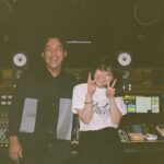 Yukino Kishii Instagram - 三井住友フィナンシャルグループ 「#カラフルな人びと 白井櫻」篇では #フラワーカンパニーズ　の 『深夜高速』の歌唱も担当しています 録音のときの写真🎤 音楽担当の福島節さんと。 異国のロケからずっと！！！！！！！ 有難うございました😊🥭🏝️