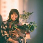 Yukino Kishii Instagram - 今日からネスカフェの新cmが始まりました☕️🩷🌏 だいすきなコーヒーにこうして関われてうれしいです！ 背中にマントが付きました🪽🪽 いつものコーヒーをネスカフェにするだけで、簡単に環境や地域に配慮、貢献することができます☺️🪽🌏☕️ 2050年もコーヒーを美味しく飲むために明日の一杯から🥰☕️ https://youtu.be/yBQQfN3NRPc?si=VUPsuFgxTMhSTJvD
