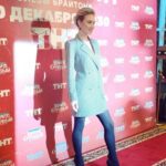 Yuliya Frants Instagram - Эдуард Суровый, спасибо , что ты есть! 😅 А Вобще, хотела сказать огромное спасибо всем причастным к этому проекту за тонкий, хороший юмор, за фильм . Вечер смеха был потрясающим ! Обязательно к просмотру 💯 @tnt_online ❤️❤️❤️❤️