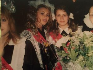 Yuliya Frants Instagram - Друзья , с праздником ! Учитесь хорошо, а не как я , в далеких 2000-х 😂😂😂😂