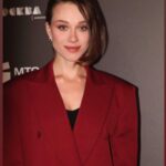 Yuliya Frants Instagram - На премьере сериала «Кеша должен умереть» для платформы kion. Большая, многогранная, красивая картина, созданная талантливым людьми. Приглашаю посмотреть сериал каждого, кто читает пост❤️ Благодарю создателей за полученное удовольствие от просмотра первых двух серий! Фото от @byostfoto
