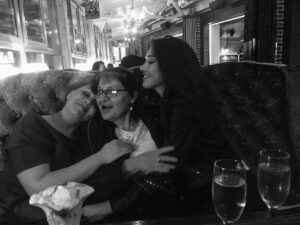 Yuliya Frants Instagram - Счастлив тот, кто счастлив у себя дома