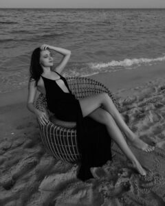 Yuliya Khlynina Instagram - Объявляю конкурс на самую «философскую» цитату-подпись) Пишите в комментариях 👇🏻 Фото от прекрасной: @_510072000_