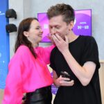 Yuliya Khlynina Instagram - Это был последний день фестиваля молодого кино «Новое движение» в красивом городе Великий Новгород! Как же я была всех рада видеть) Благодарю команду, которая готовила меня к проведению церемонии закрытия ♥️ @svbelan Наряд: @tamigee.brand Укладка: @alteregoitaly.ru @nastasiyaluck Макияж: @rbg.ru @vladimirkalinchev Фото: @daryaorlova @temerina Благодарю своих прекрасных соведущих актрис @revenko.alexandra и @poliandora мы шикарно провели время)) На этом фестивале можно было посмотреть редкие интересные картины, которые еще не вышли в прокат и, возможно, выйдут только в ограниченный. Несмотря на то, что я была на фестивале один день, для меня было большим счастьем успеть посмотреть фильм молодого режиссера Вениамина Илясова «Эра», с моей подругой Марианной Шульц в главной роли. Фильм получил главный приз фестиваля 😍 Также в рамках программы фестиваля я провела свой мастер-класс для участников и гостей. Я рассказываю об этом не так давно, и мне безумно приятно, что приглашения на проведение таких встреч поступают все чаще. В начале июля, например, я провожу мастер-класс на фестивале «Новое движение», а через несколько дней ещё один — в школе кино и телевидения в Петербурге. С вами была Юлия Хлынина, и это все новости к этому часу😌