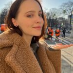 Yuliya Khlynina Instagram - Первый в списке вопросов к актерам — список любимых фильмов. У меня их так много, что одним списком не ограничишься) Но давайте поделюсь любимыми картинами на весну: •Чунгкингский экспресс •Четыре возраста любви •Русалка •Ночи Кабирии В комментариях хочу увидеть ваши) P.S. В конце карусели — сюрприз😅